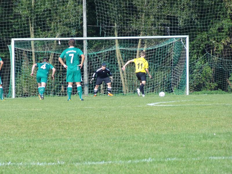 Grossenbrode-SerretzII- 011.JPG - Der Dicke wurde gefällt. In der Folge Martin zum 4:0 nach 17. Minuten.